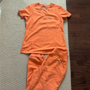 Figs Women’s  Papaya Scrub Set XS top Small Bottom